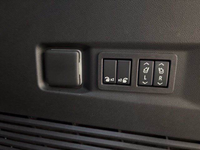 Used 2026 Chevrolet Tahoe High Country AWD/4WD image 44