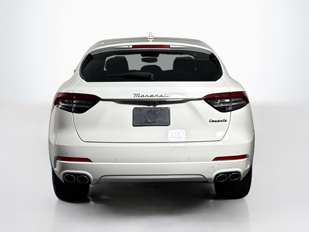 Used 2024 Maserati Levante GT Ultima AWD/4WD image 4