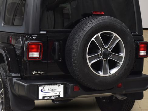 Used 2023 Jeep Wrangler Unlimited Sahara AWD/4WD image 32