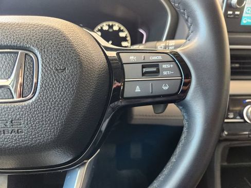 Used 2025 Honda Pilot Touring image 31