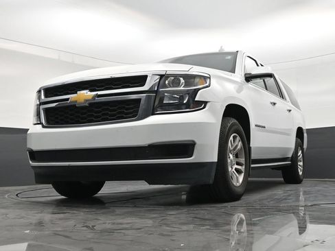 Used 2018 Chevrolet Suburban LT RWD image 27