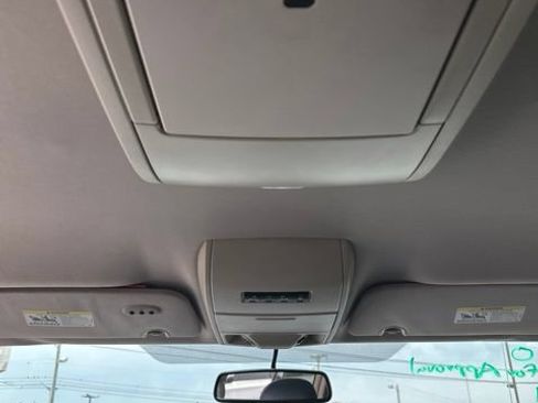 Used 2012 Chrysler Town & Country Touring w/ Entertainment Group #1 FWD image 21