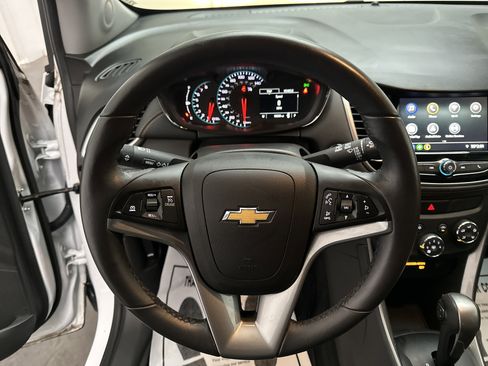 Used 2022 Chevrolet Trax LT w/ LT Convenience Package image 23