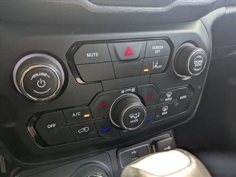 Used 2023 Jeep Renegade Trailhawk AWD/4WD image 12