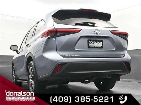 Used 2021 Toyota Highlander XLE image 18