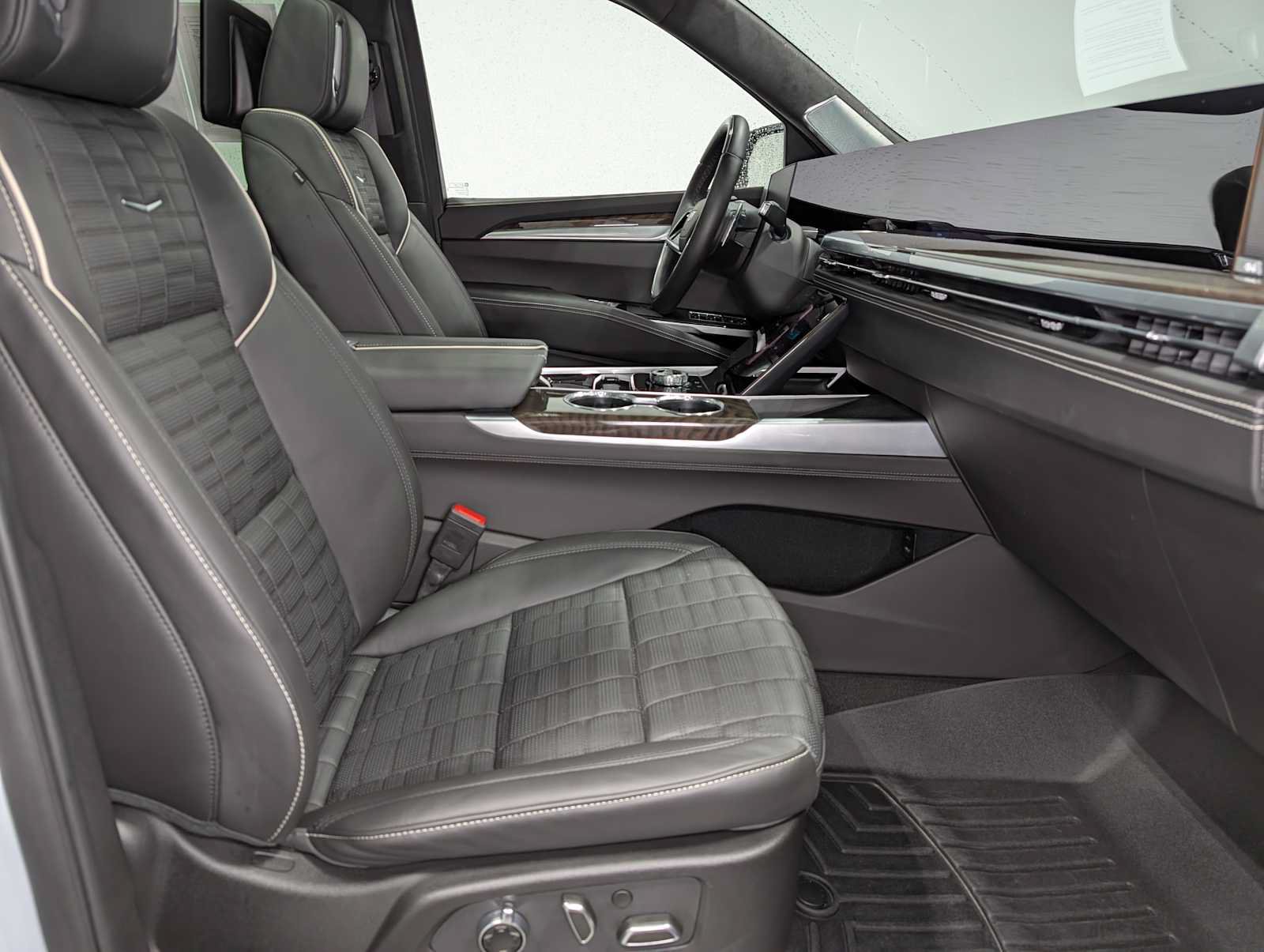 Certified 2026 Cadillac Escalade ESV Platinum Sport w/ LPO, ONYX Package AWD/4WD image 45