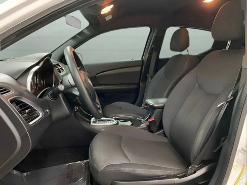 Used 2014 Dodge Avenger SE FWD image 10