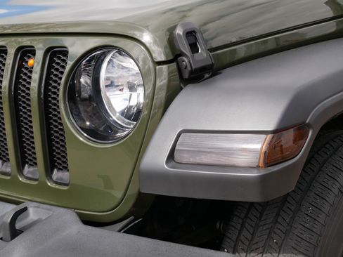 Used 2022 Jeep Wrangler Unlimited Sport AWD/4WD image 16