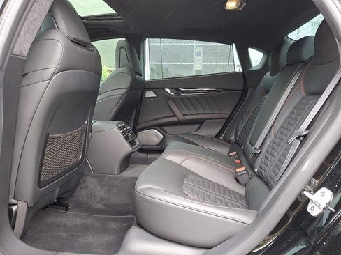 Used 2021 Maserati Quattroporte Trofeo image 10