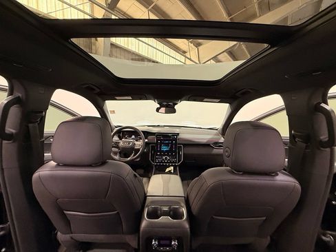 Used 2024 GMC Acadia AT4 w/ Luxury Package AWD/4WD image 18