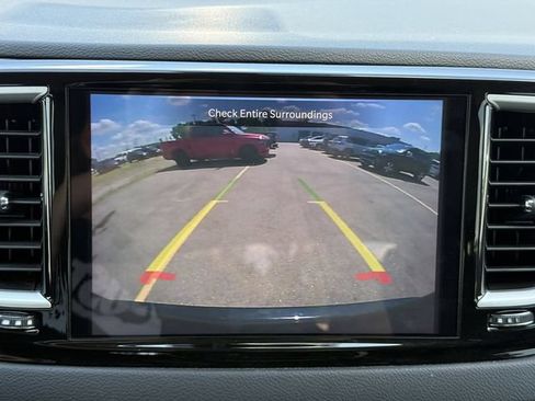 Certified 2024 Chrysler Pacifica Touring-L FWD image 12