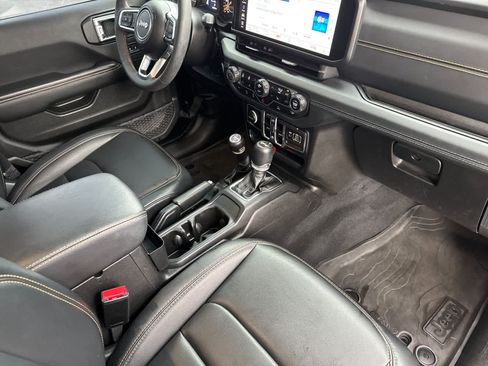Used 2024 Jeep Wrangler Unlimited Sahara AWD/4WD image 16