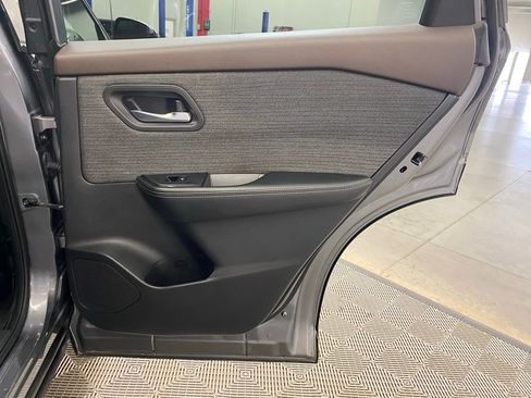 Used 2023 Nissan Rogue SV FWD image 14