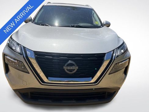 Used 2022 Nissan Rogue SV w/ SV Premium Package FWD image 8