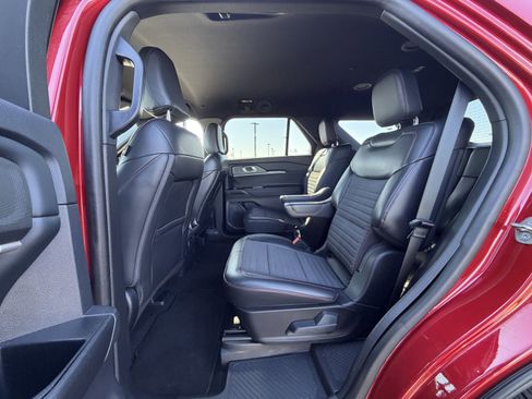 Used 2025 Ford Explorer ST-Line image 11