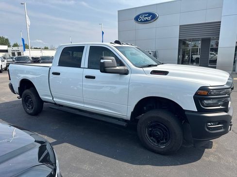 Used 2026 RAM 2500 Tradesman AWD/4WD image 3