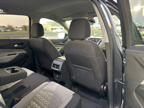 Used 2022 Chevrolet Equinox LS w/ LS Convenience Package image 18
