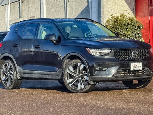 Used 2023 Volvo XC40 B5 Plus w/ Protection Package Premier AWD/4WD image 51