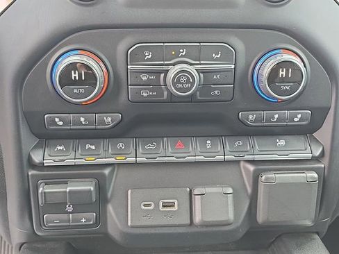 Used 2020 Chevrolet Silverado 1500 High Country w/ Technology Package image 20