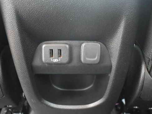 Used 2019 Chevrolet Colorado Z71 image 36