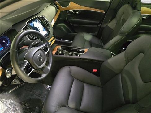 Used 2024 Volvo XC90 B6 Plus w/ Protection Package Premier image 18
