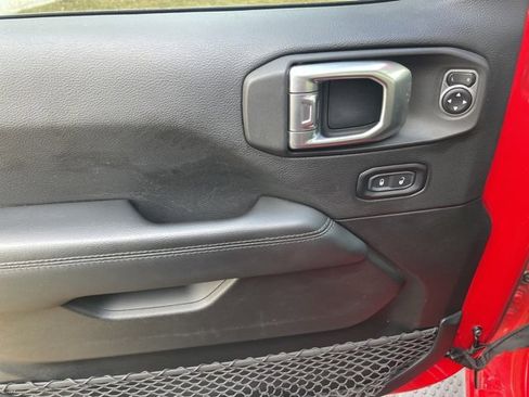 Used 2020 Jeep Wrangler Unlimited Sahara image 11