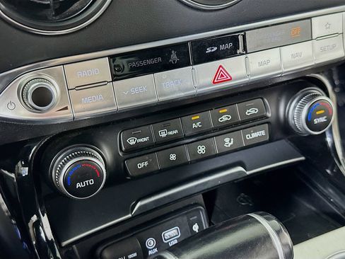 Used 2020 Kia Stinger GT1 RWD image 27