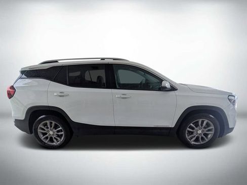 Used 2024 GMC Terrain SLT FWD image 2
