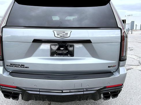 Certified 2025 Cadillac Escalade V w/ LPO, ONYX Package AWD/4WD image 14