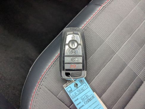 Used 2025 Ford Explorer ST-Line w/ ST-Line Street Pack image 35