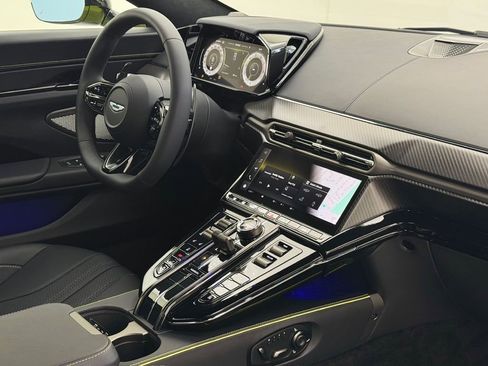 Used 2025 Aston Martin V8 Vantage Coupe image 6