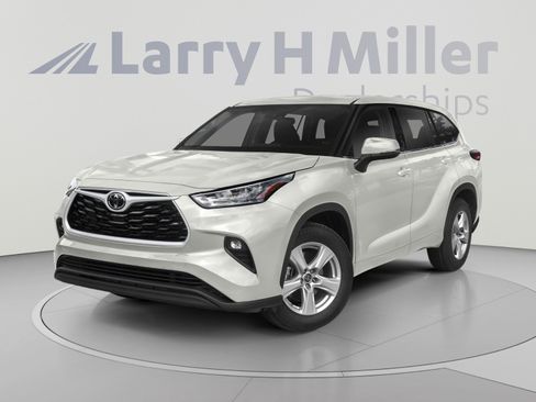 Used 2021 Toyota Highlander LE FWD image 1