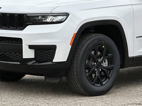 New 2025 Jeep Grand Cherokee L Altitude image 7