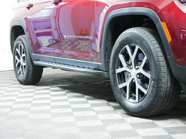 Used 2023 Jeep Grand Cherokee Limited w/ Luxury Tech Group II AWD/4WD image 8