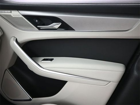 Used 2023 Jaguar F-PACE R-Dynamic S image 18