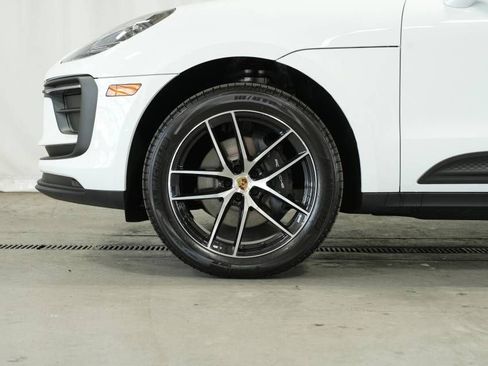 Certified 2025 Porsche Macan AWD/4WD image 41