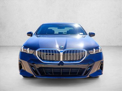 New 2026 BMW 530i xDrive w/ M Sport Package AWD/4WD image 2