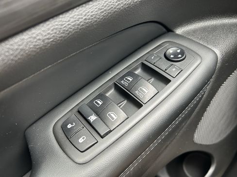 Used 2021 Jeep Grand Cherokee Laredo X image 19