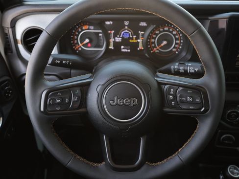 Used 2024 Jeep Wrangler Unlimited Sport AWD/4WD image 12