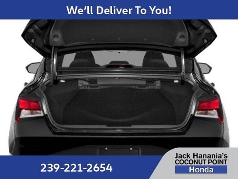 Used 2022 Hyundai Elantra SE FWD image 14
