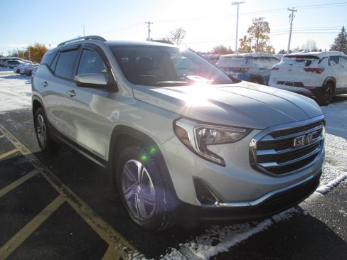 Used 2021 GMC Terrain SLT w/ Infotainment Package II image 7