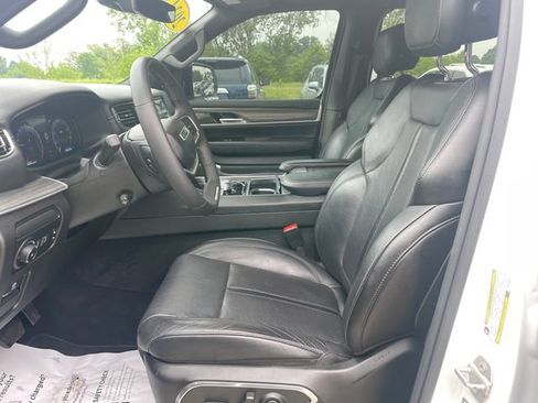 Used 2024 Jeep Wagoneer L Series II w/ Flexible Seating Group AWD/4WD image 19