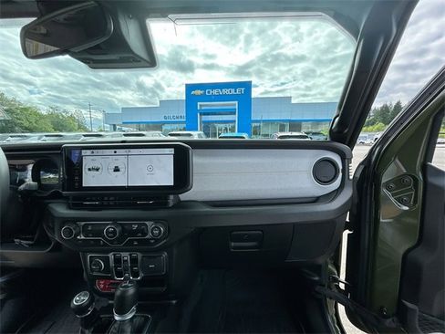 Used 2024 Jeep Wrangler Unlimited image 27