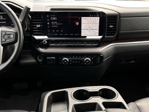 Used 2025 GMC Sierra 1500 SLT image 17