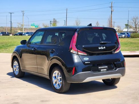 Certified 2025 Kia Soul LX image 5