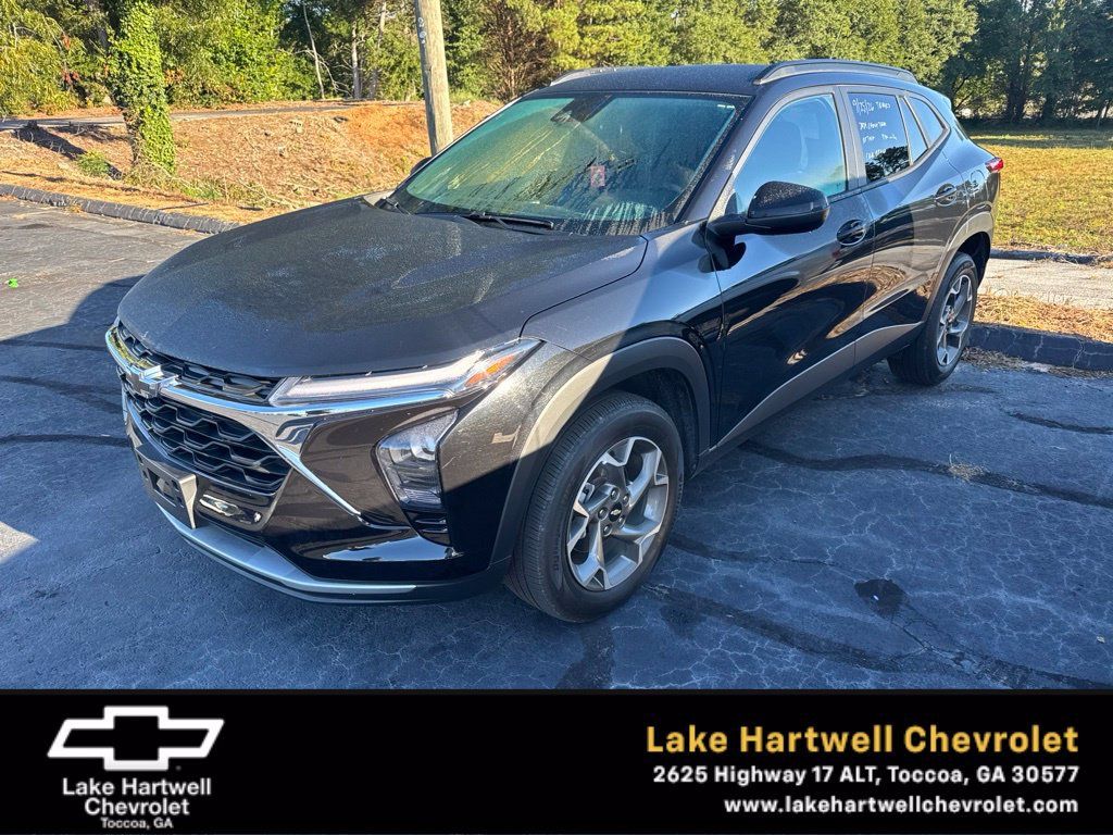 Used 2024 Chevrolet Trax LT w/ Driver Confidence Package FWD image 1