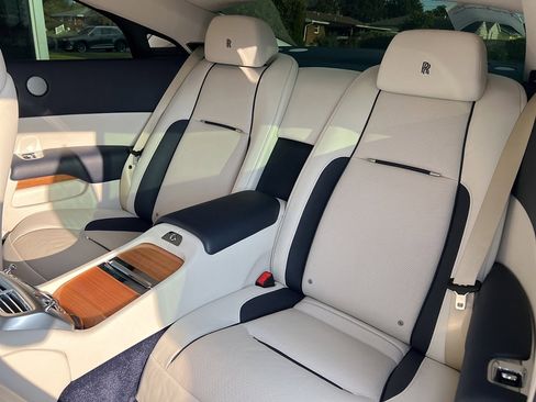 Used 2019 Rolls-Royce Wraith image 27