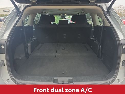 Used 2024 Toyota Highlander LE image 15