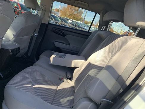 Certified 2023 Toyota Highlander L image 10