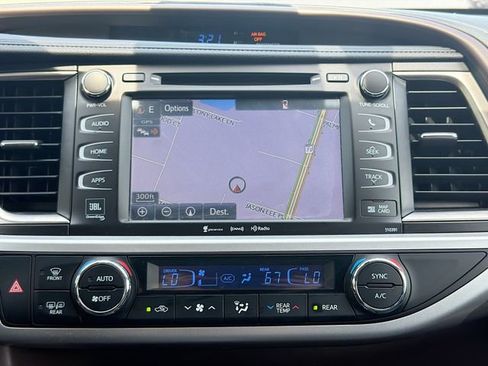 Used 2019 Toyota Highlander Limited Platinum AWD/4WD image 33